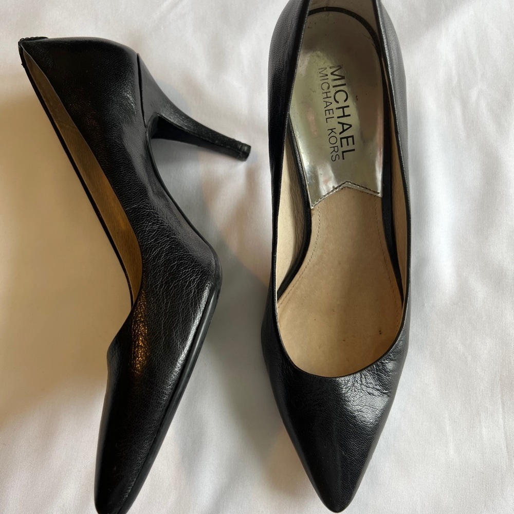Michael Kors close shoes in black 3” heels, size 6